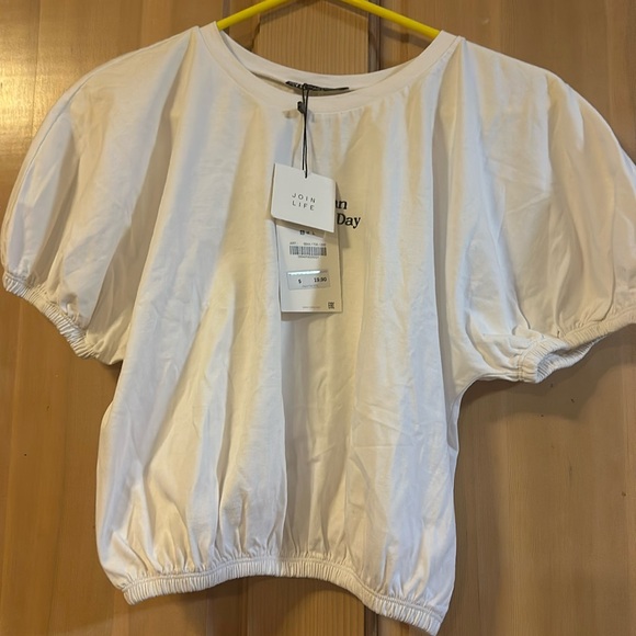 Zara Tops - Cropped shirt